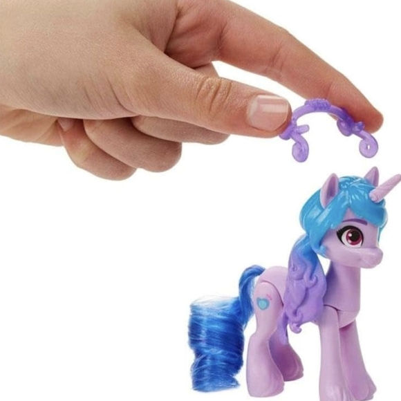 My Little Pony IZZY MOONBOW Cutie Mark Magic Hoof To Heart Keychain - Picture 4 of 6